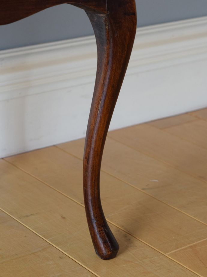 アンティークキャビネットの脚