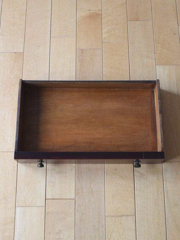 アンティークキャビネットの引き出し