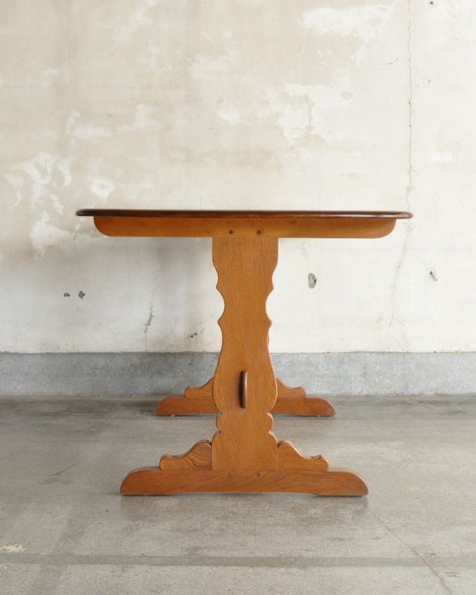 アーコールの家具　アンティーク家具　アーコール社のヴィンテージ家具、お洒落なダイニングテーブル。クルッと回転。(k-2853-f)