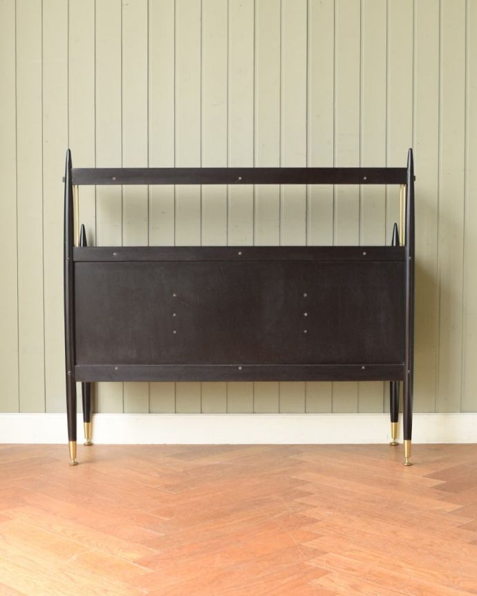 G-PLAN(Gプラン)　アンティーク家具　北欧のビンテージ家具、G-PLANのTola＆Blackのオープンシェルフ（ラック）。もちろん後ろ姿も自信アリアンティークは新品ではないので、経年変化によるキズはありますが、専門の職人がキレイにお直しをしているので、後ろ姿にも自信があります。(k-2854-f)