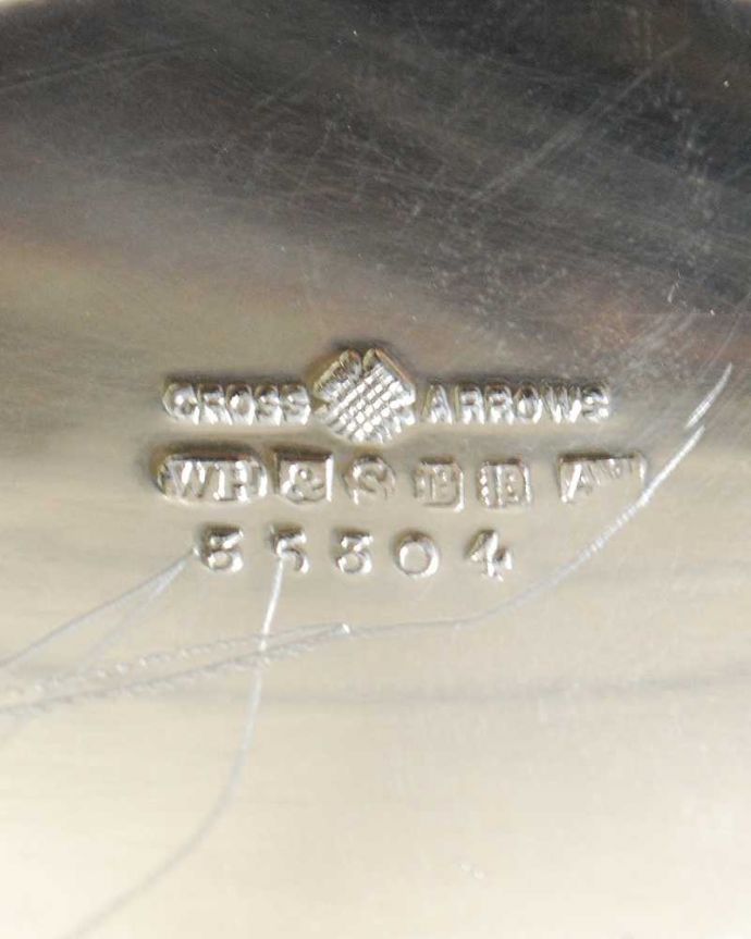 アンティーク 真鍮の雑貨　アンティーク雑貨　英国の銀食器、シェルモチーフのアンティークシルバートレイ。裏側には品質の証ホールマークが付いていました。(k-2854-z)