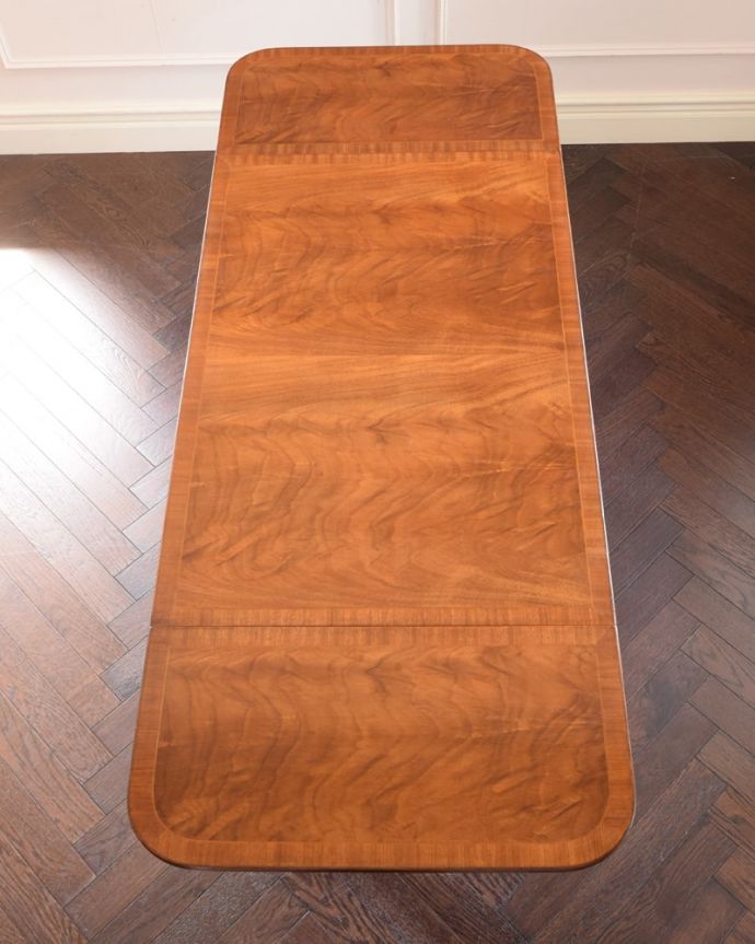 アンティークのテーブル　アンティーク家具　英国のアンティーク家具、伸張式のバタフライテーブル（デスク）。天板もキレイにお直ししました。(k-2855-f)