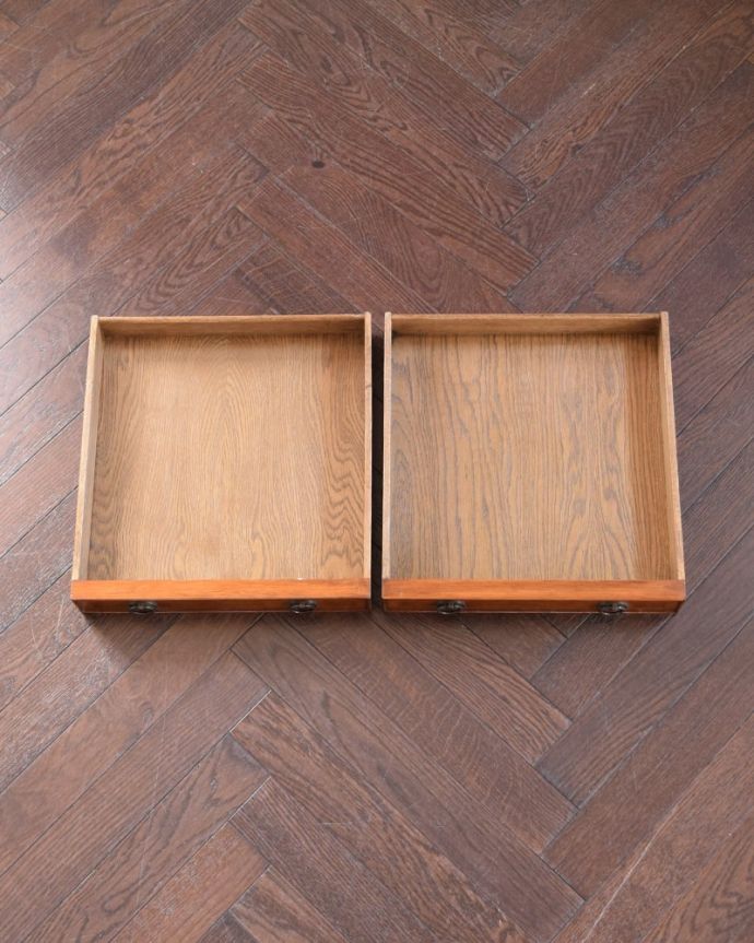 アンティークのテーブル　アンティーク家具　英国のアンティーク家具、伸張式のバタフライテーブル（デスク）。引き出しの中もキレイに修復しました。(k-2855-f)