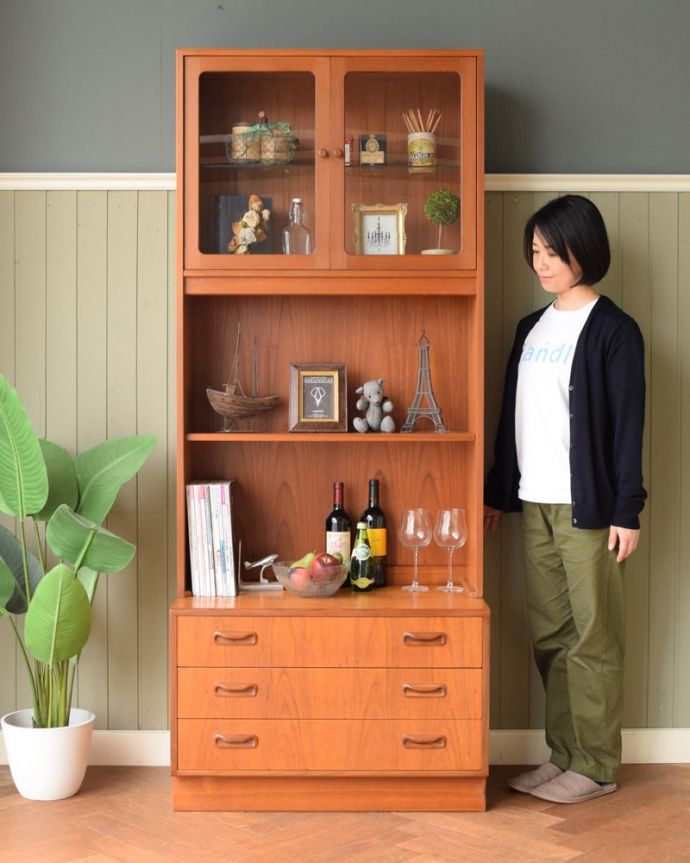 G-PLAN(Gプラン)　アンティーク家具　北欧スタイルのビンテージ家具、G-PLANのフレスコキャビネット。人気のヒミツは北欧スタイルのデザインやっぱりスッキリとカッコイイ北欧デザインが人気のサイドボード。(k-2858-f)