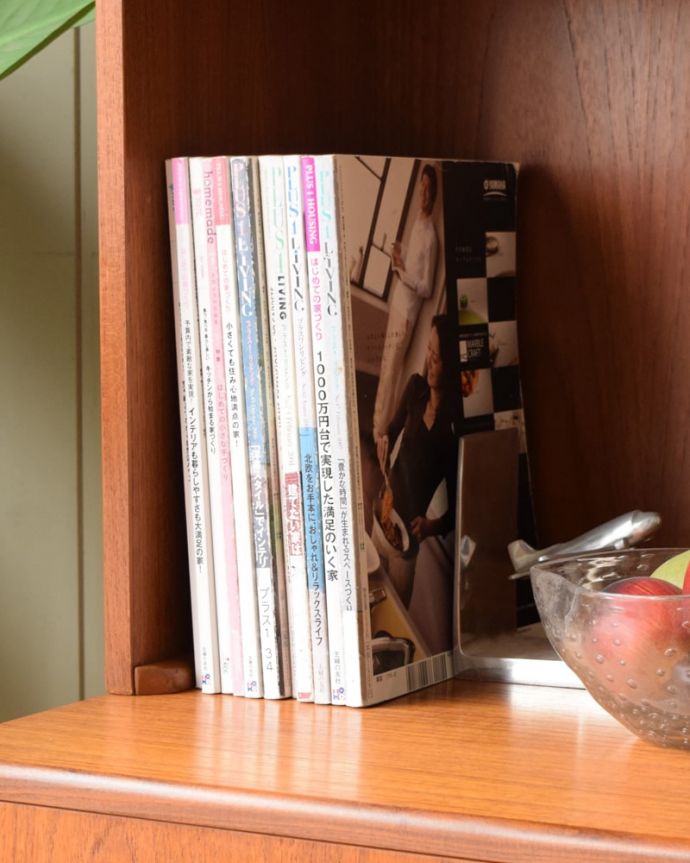 G-PLAN(Gプラン)　アンティーク家具　北欧スタイルのビンテージ家具、G-PLANのフレスコキャビネット。たっぷり収納出来ちゃう優れものA4サイズの雑誌までしっかり収納できるので、いろんなものを入れて自由に使って下さい。(k-2858-f)