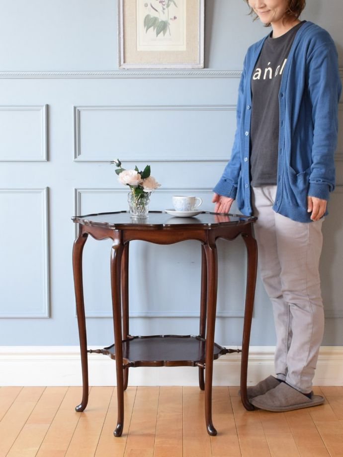 アンティークのサイドテーブル