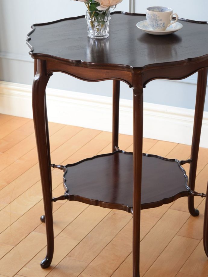 英国のアンティーク家具らしいデザイン