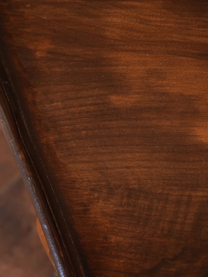 アンティーク家具 アンティーク コーナーテーブル 修復には自信がありますHandleでは専門の職人が修復する際、古い塗装を剥離してキレイにお直ししています。(k-2865-f)