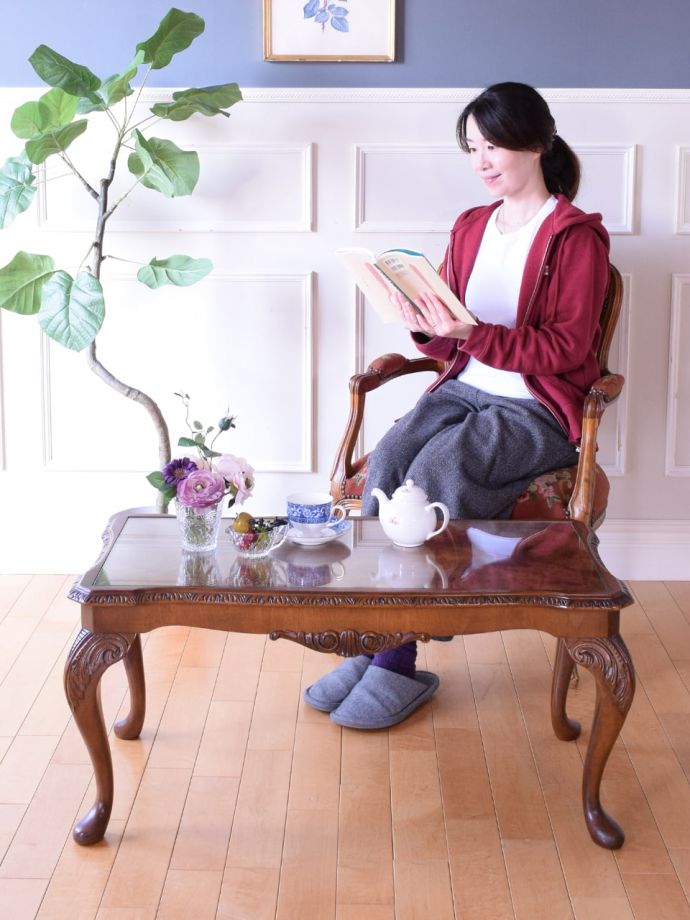 アンティークのコーヒーテーブル