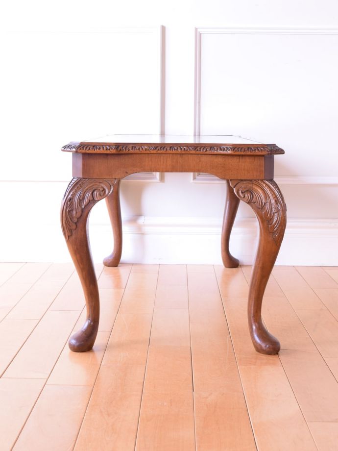 コーヒーテーブルの側面