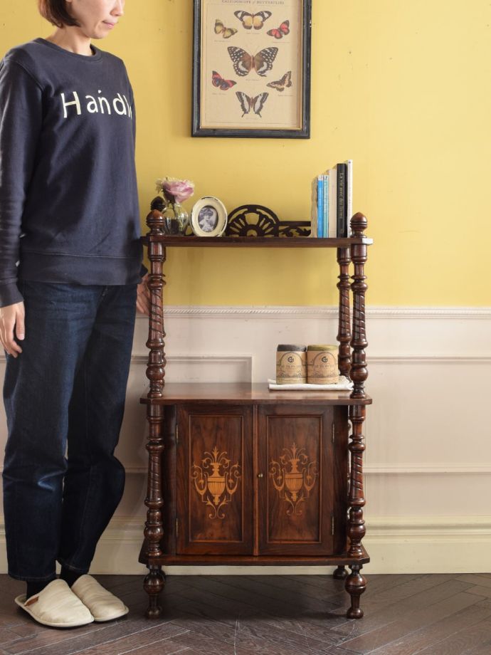 アンティークのシェルフ