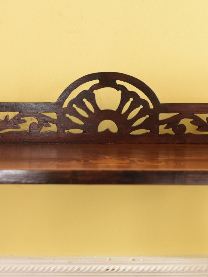 アンティーク家具の彫
