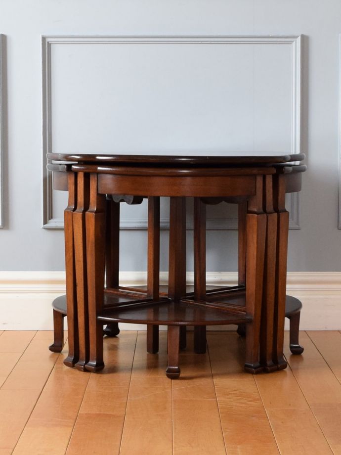 コーヒーテーブルの側面