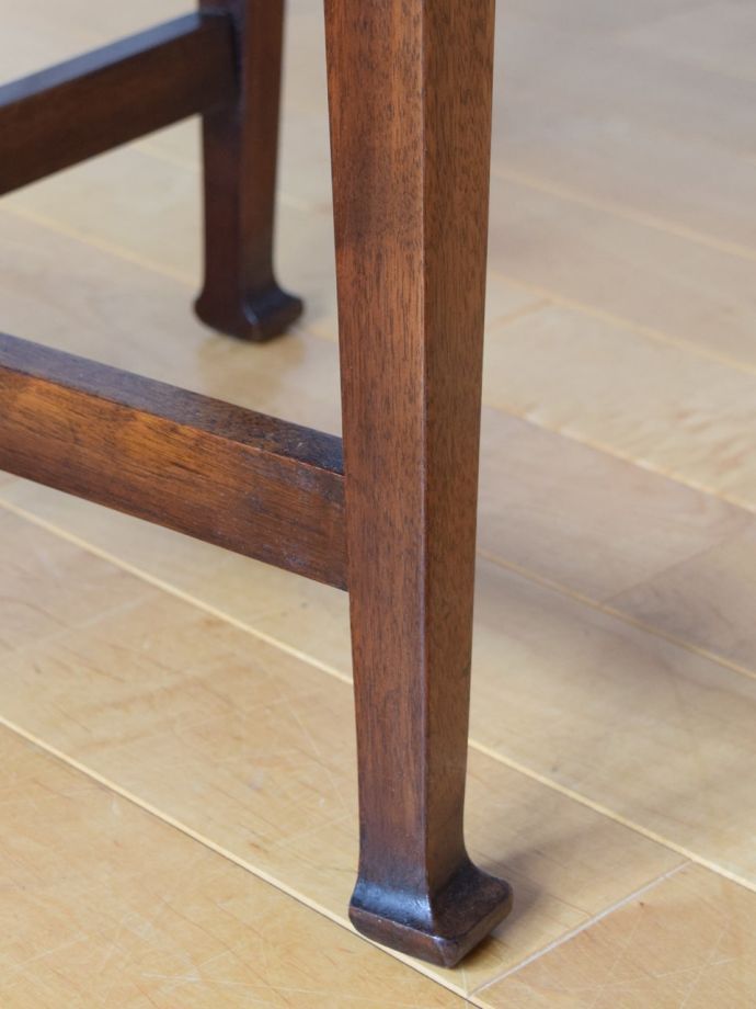 アンティークテーブルの脚