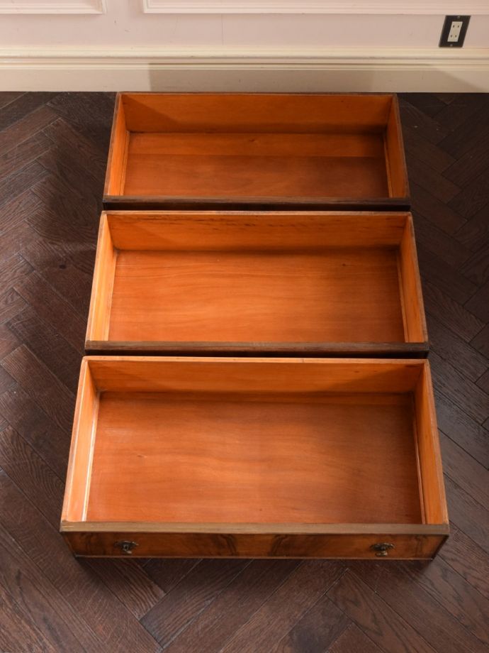 アンティーク家具の引き出し