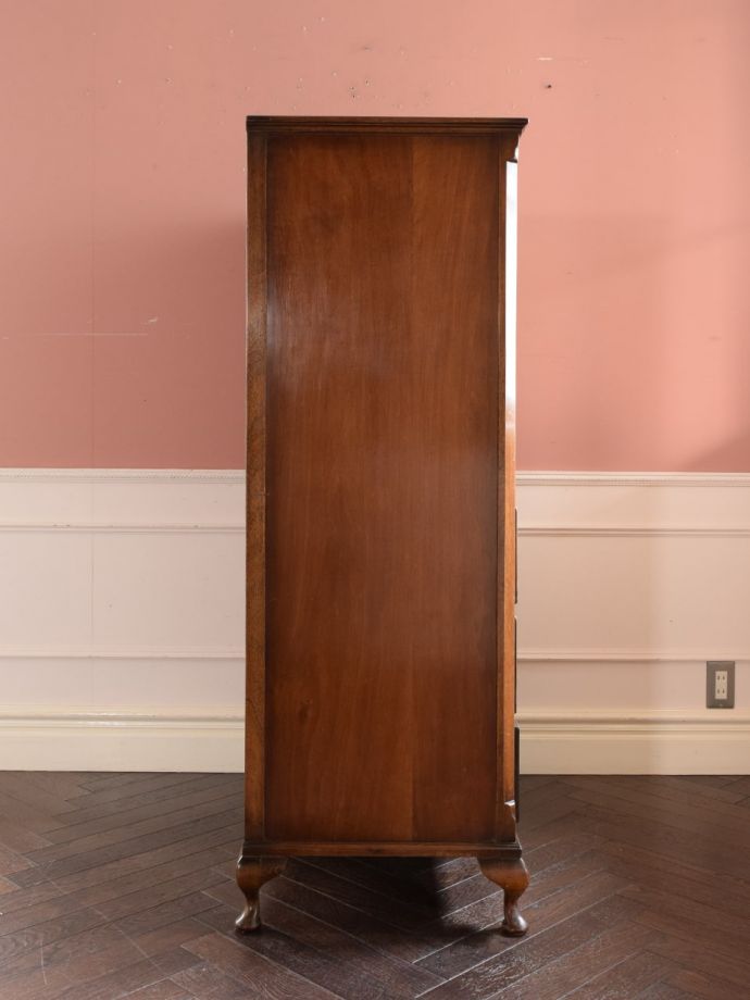 カップボードチェストの側面