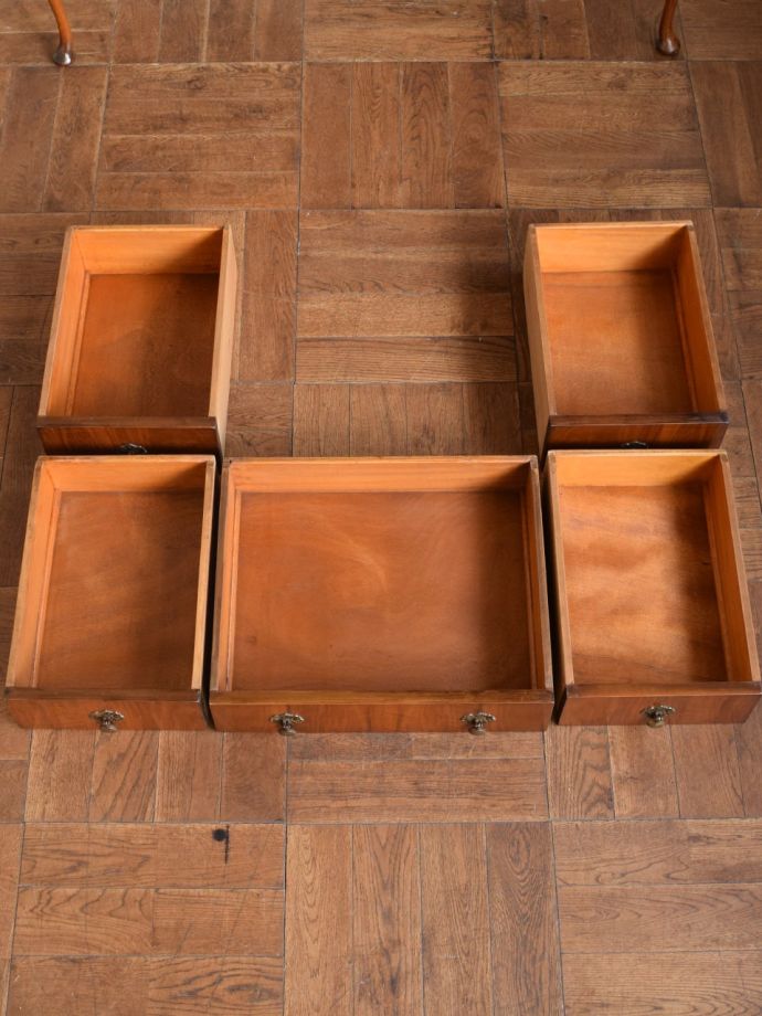 ドレッサーの引き出しの中