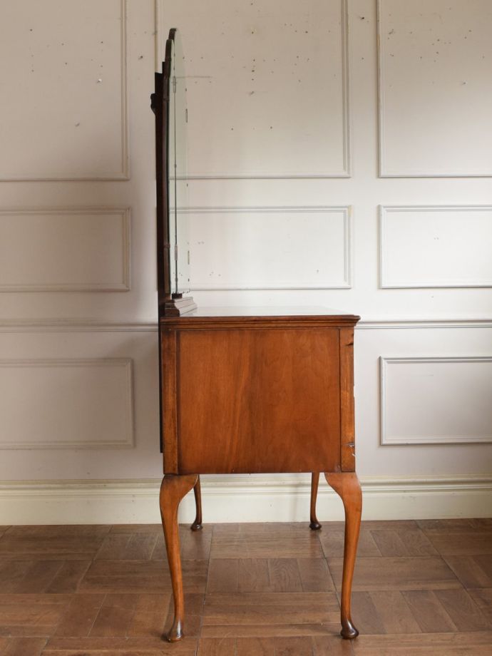 ドレッサーの側面