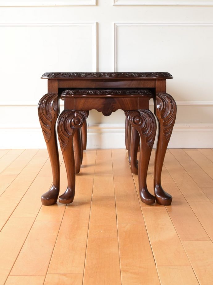 アンティークコーヒーテーブルの側面