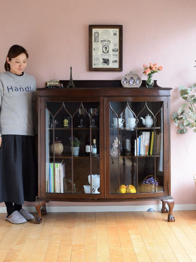 英国アンティークのキャビネット