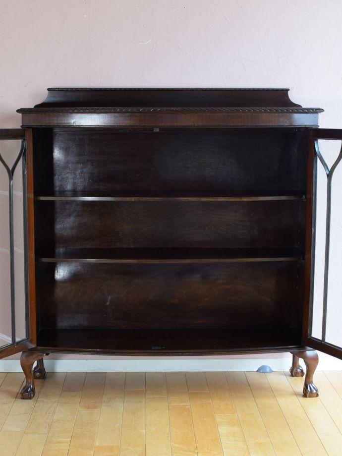 キャビネットの扉の中