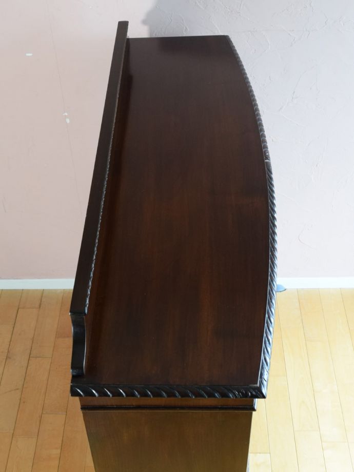 アンティークキャビネットの天板