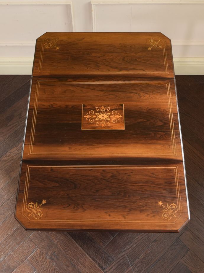 天板を広げた折り畳みワゴン