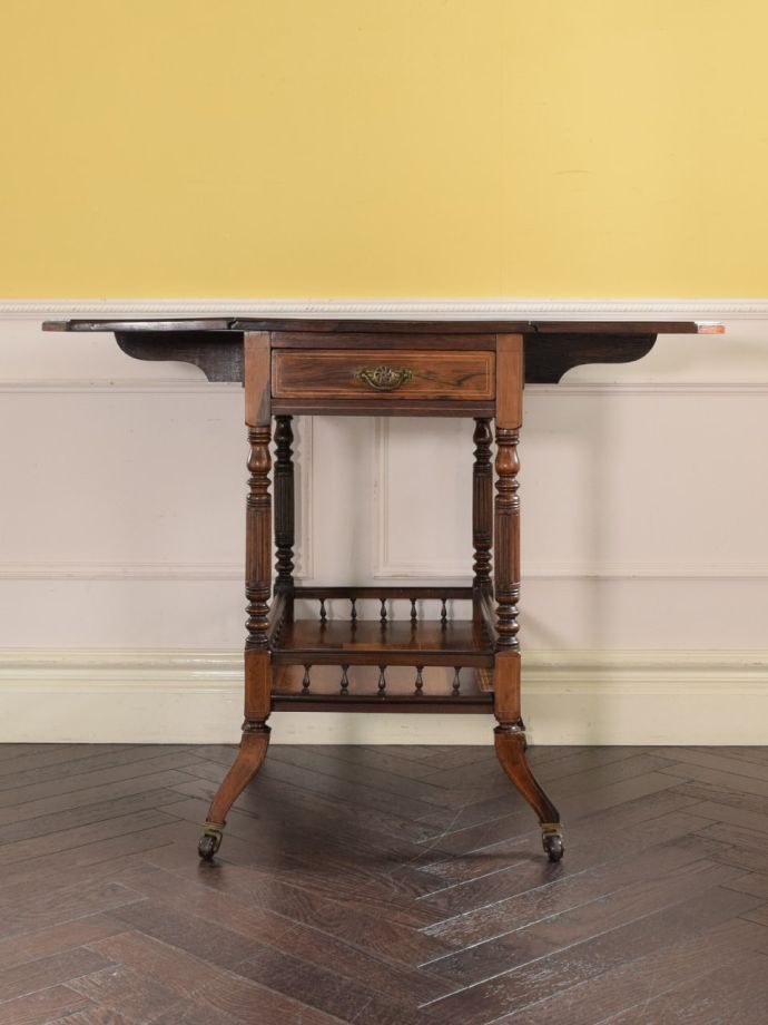 両方のリーフを開いた伸長式ワゴン