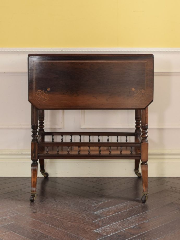 アンティークワゴンの後ろ姿