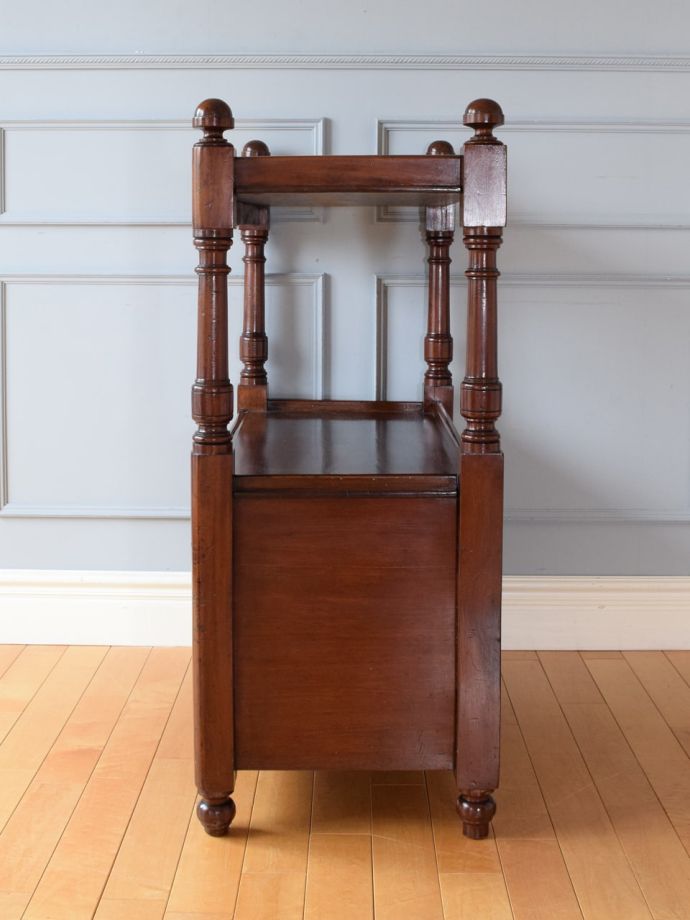 キャビネットの側面