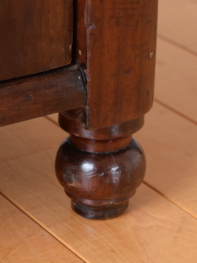 アンティーク家具の脚
