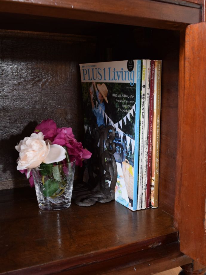 キャビネットの扉を開けると