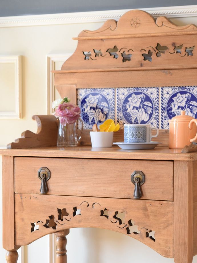 アンティーク家具でしか手に入らない家具