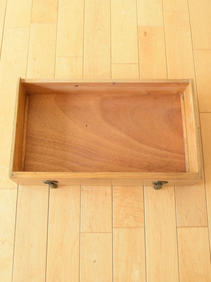 アンティーク家具の引き出し