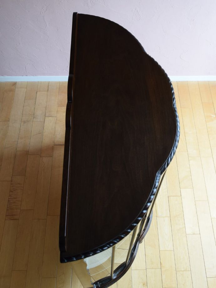 アンティークキャビネットの天板