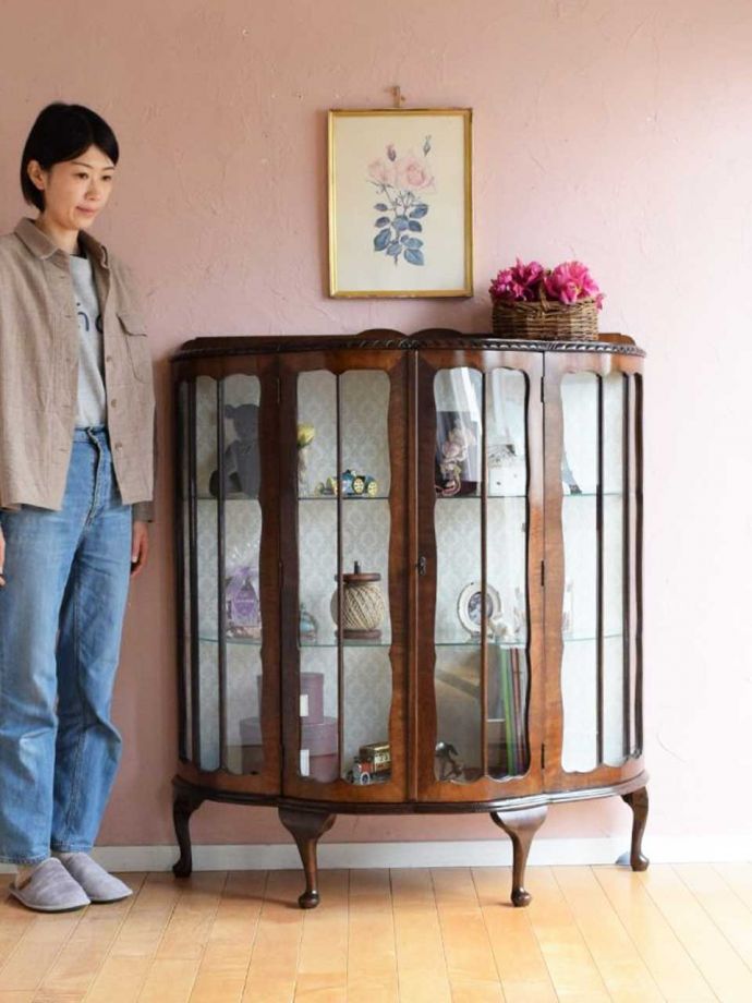 英国アンティークのガラスキャビネット