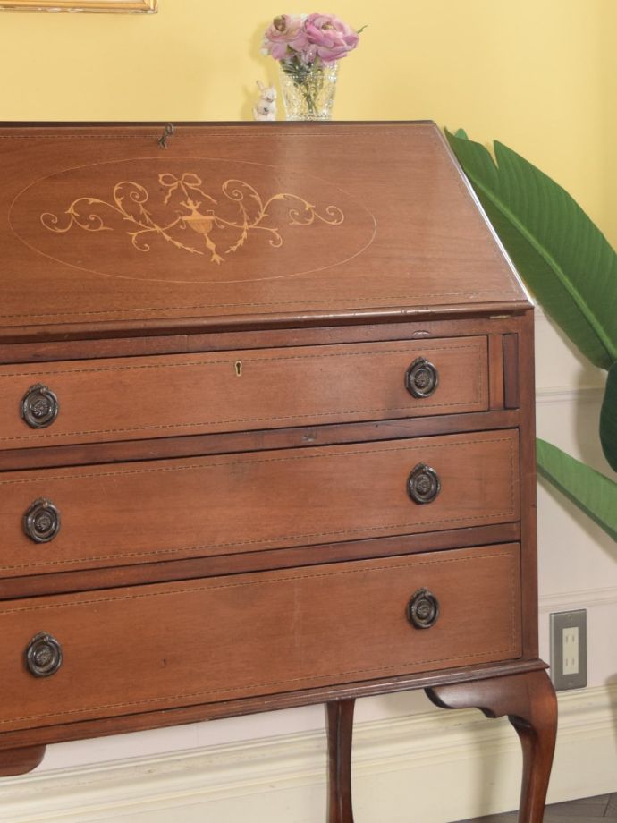 アンティーク家具らしさが漂うビューロー