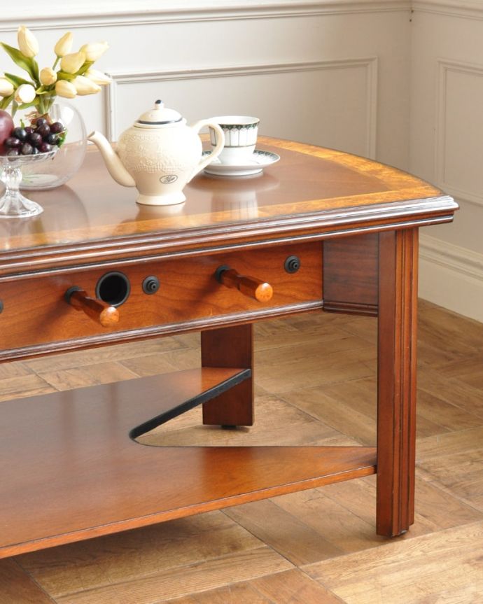 アンティーク家具 アンティーク フットボールゲームテーブル 英国らしいデザインのうつくしさにうっとり・・・脚のデザインだけ見ても、アンティークらしさが感じられるんです。(k-2882-f)