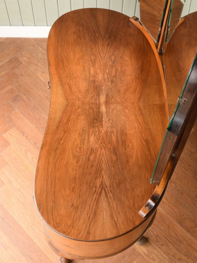 アンティークドレッサーの天板