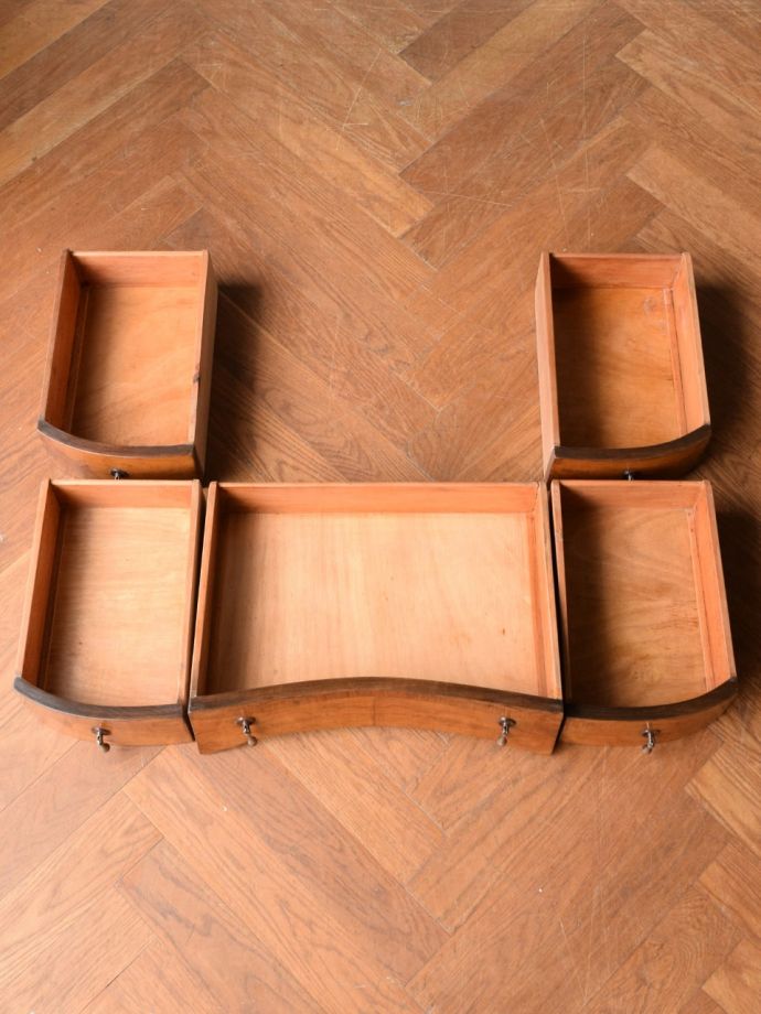 ドレッサーの引き出しの中