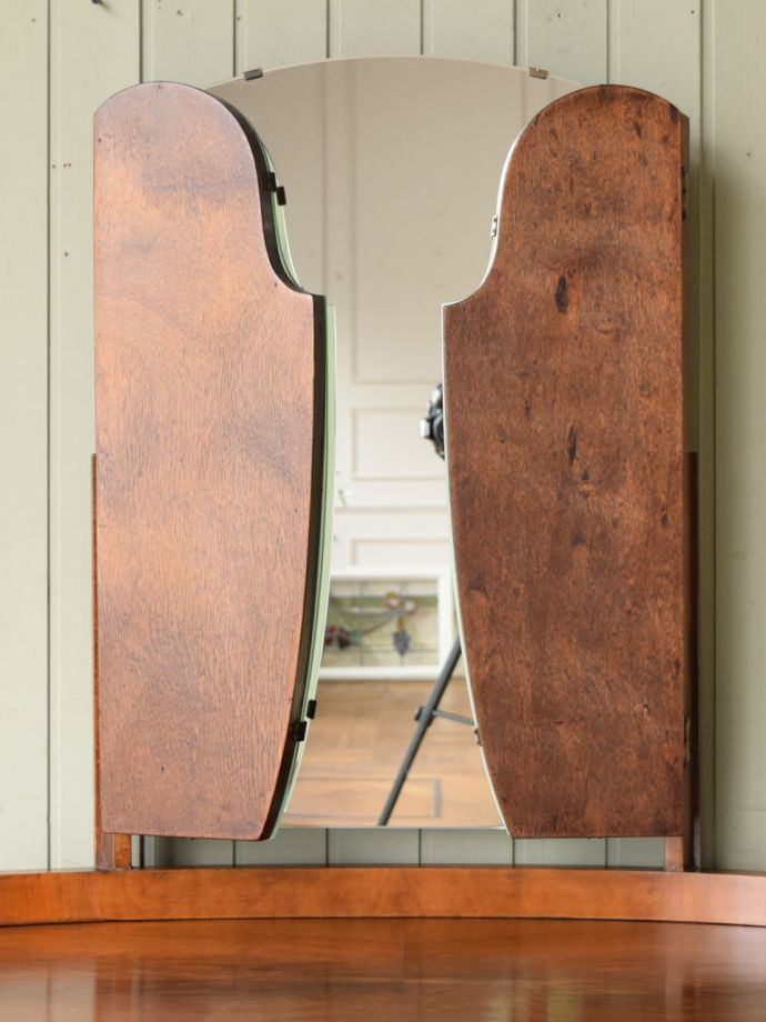 アンティークの三面鏡