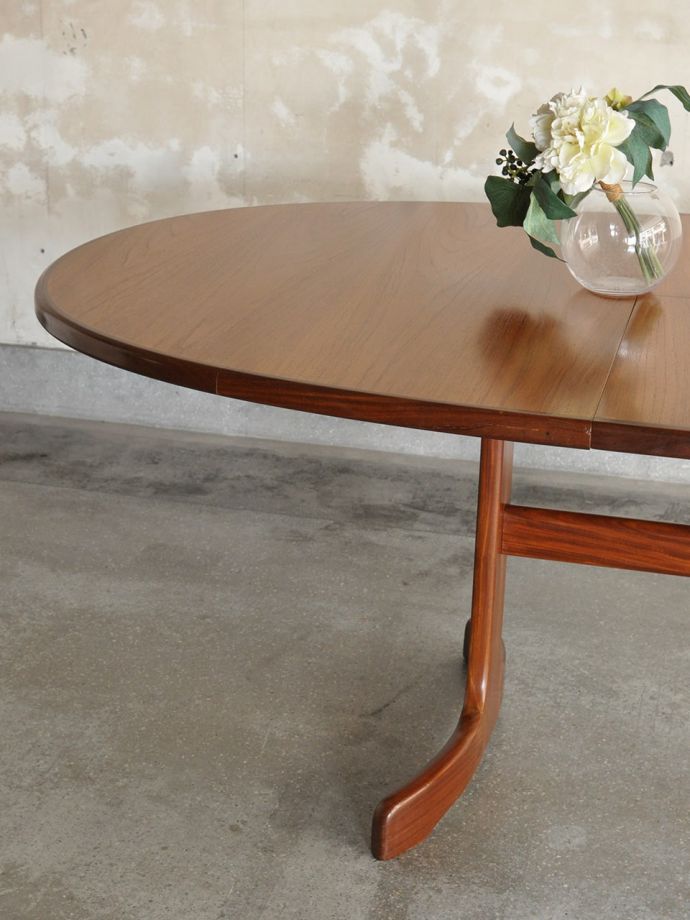 G-PLANのダイニングテーブル