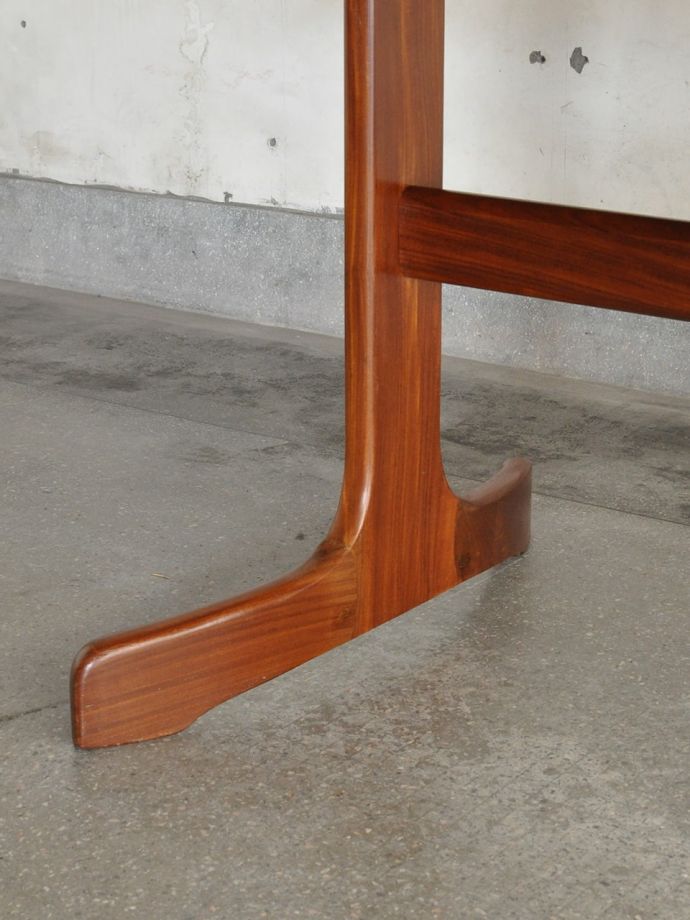 G-PLANのテーブルの足