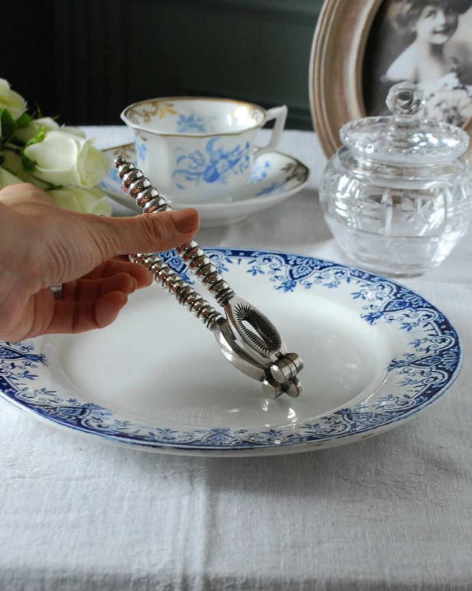 アンティーク シルバー製　アンティーク雑貨　アンティークシルバーのナッツクラッカー（ナッツ殻割り器）。ちゃんと使えますアンティークシルバーの上品な輝きをお楽しみ下さい。(k-2885-z)