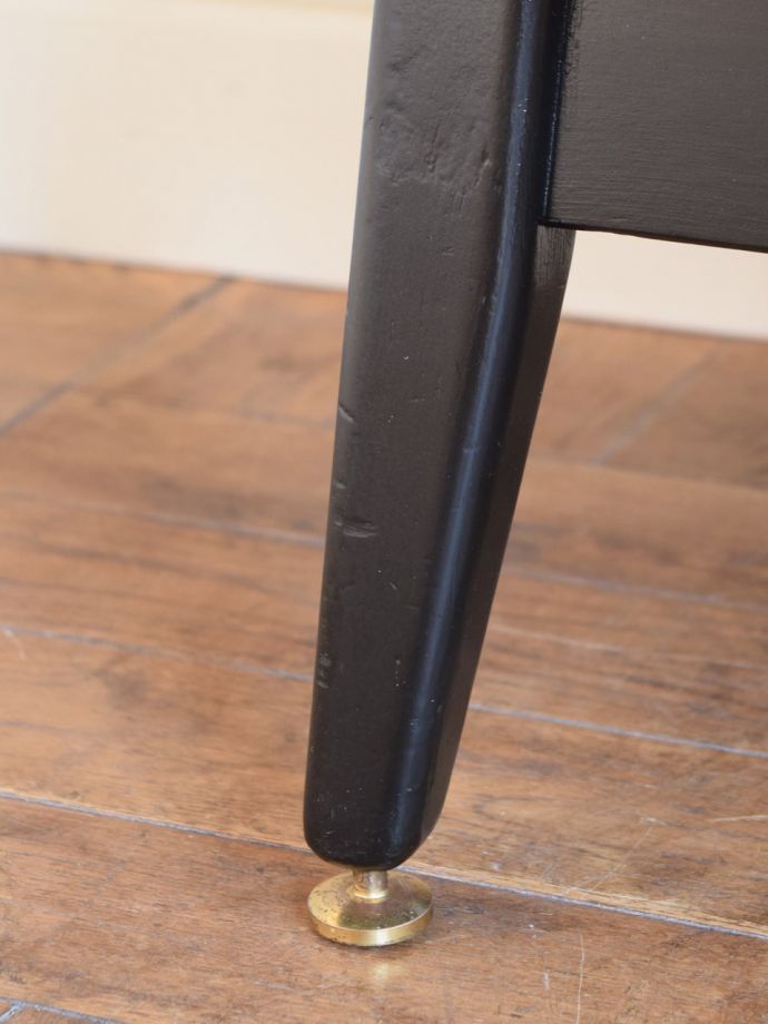 G-PLANのキャビネットの足