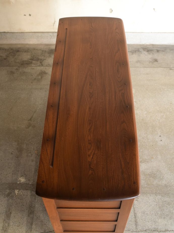 ビンテージキャビネットの天板