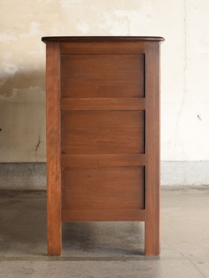 アーコールのキャビネットの側面