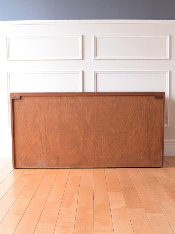 北欧スタイルの家具の後ろ姿