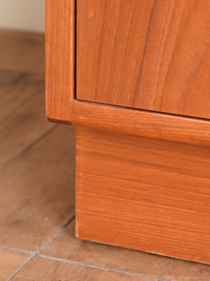 ビューロー アンティーク家具 アンティーク G-planウォールユニット スッキリとした脚の裏には…Handleの家具の脚裏にはフェルトキーパーをお付けしています。(k-2889-f)