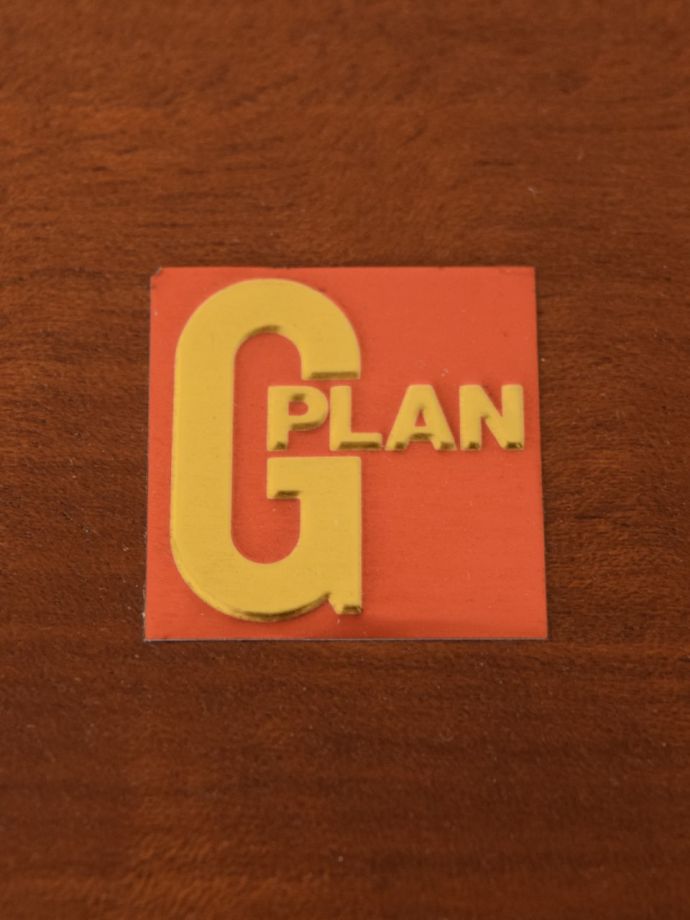 ビューロー アンティーク家具 アンティーク G-planウォールユニット 安心の証1975年から使われているメタリックラベルが残っていました。(k-2889-f)